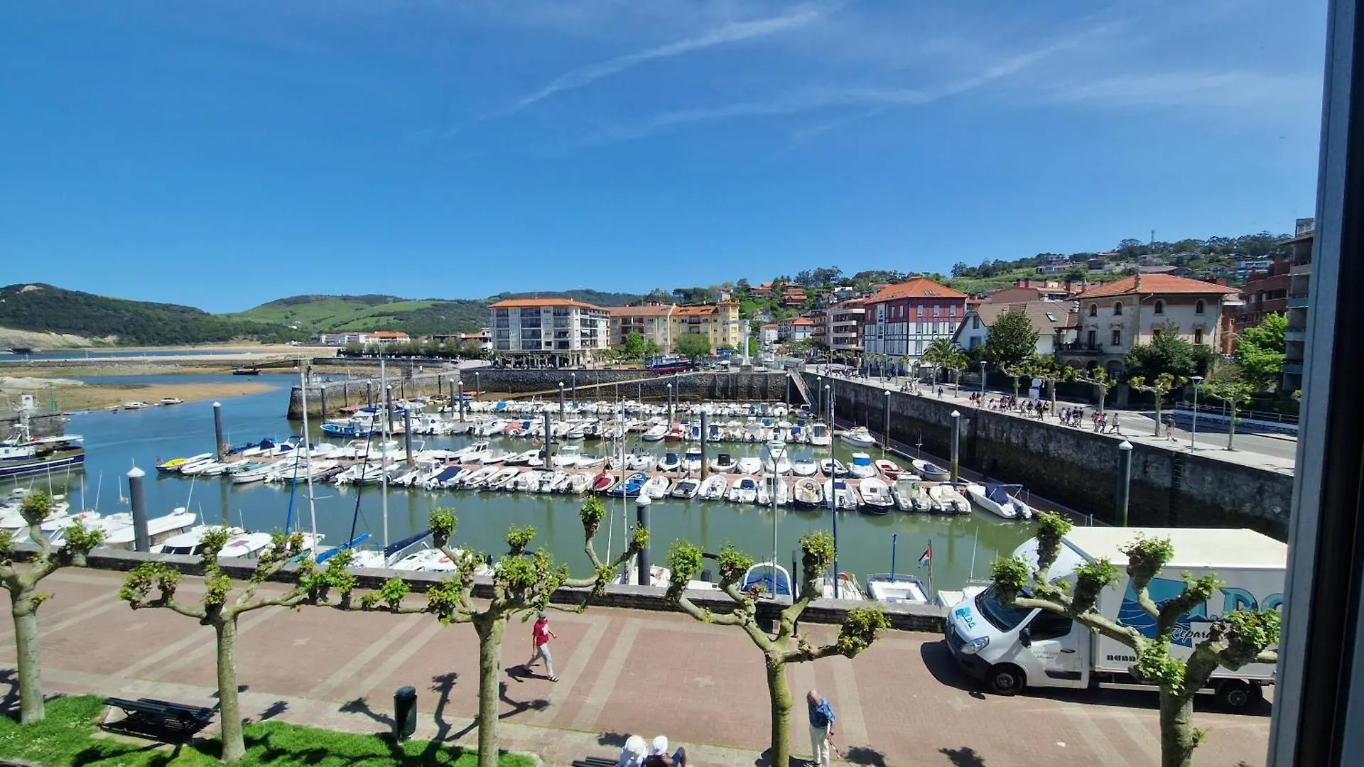 Vistas Mar Y Puerto Plentzia - 200M2 Y Parking Apartman